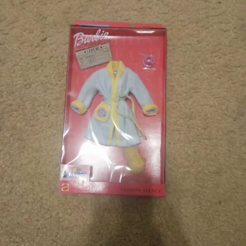 Barbie Fashion Avenue Toys 'R' Us Exclusive Clothes and Accessories